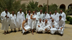 بالصور: معتمرو الطائرة من مدينة يافا يصلون مكة المكرّمة وينهون أداء العمرة